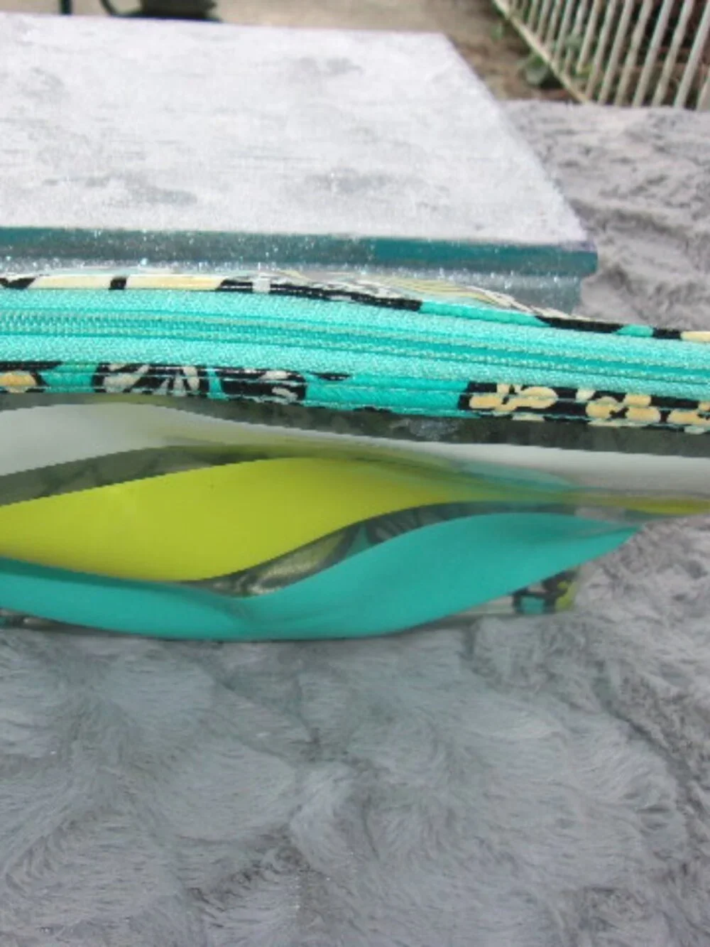 E-288 VERA BRADLEY CLEAR COLORFUL POUCH/COSMETIC/BEACH TOTE (BAG)